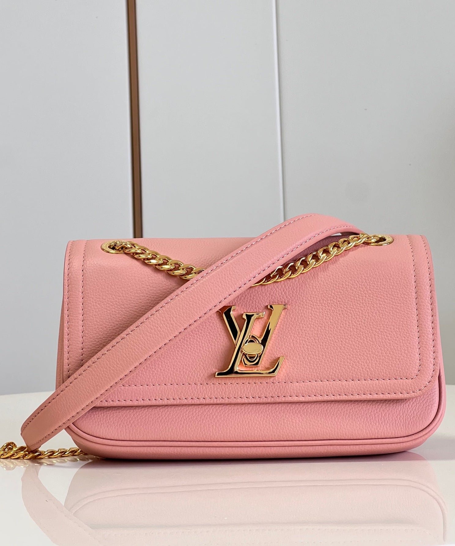 Bolso LockMe East West con cadena LOUIS VUITTON