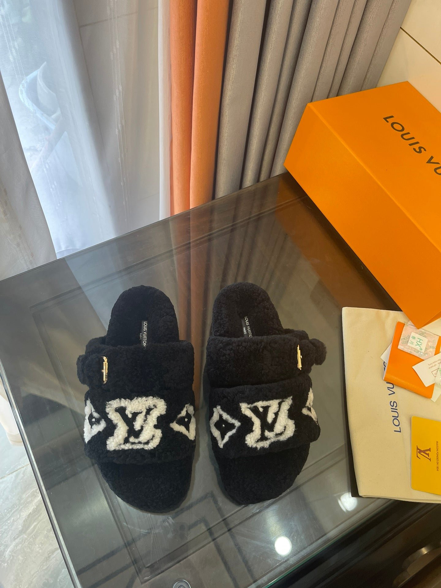Mule Plano Paseo Comfort con Hebilla Louis Vuitton