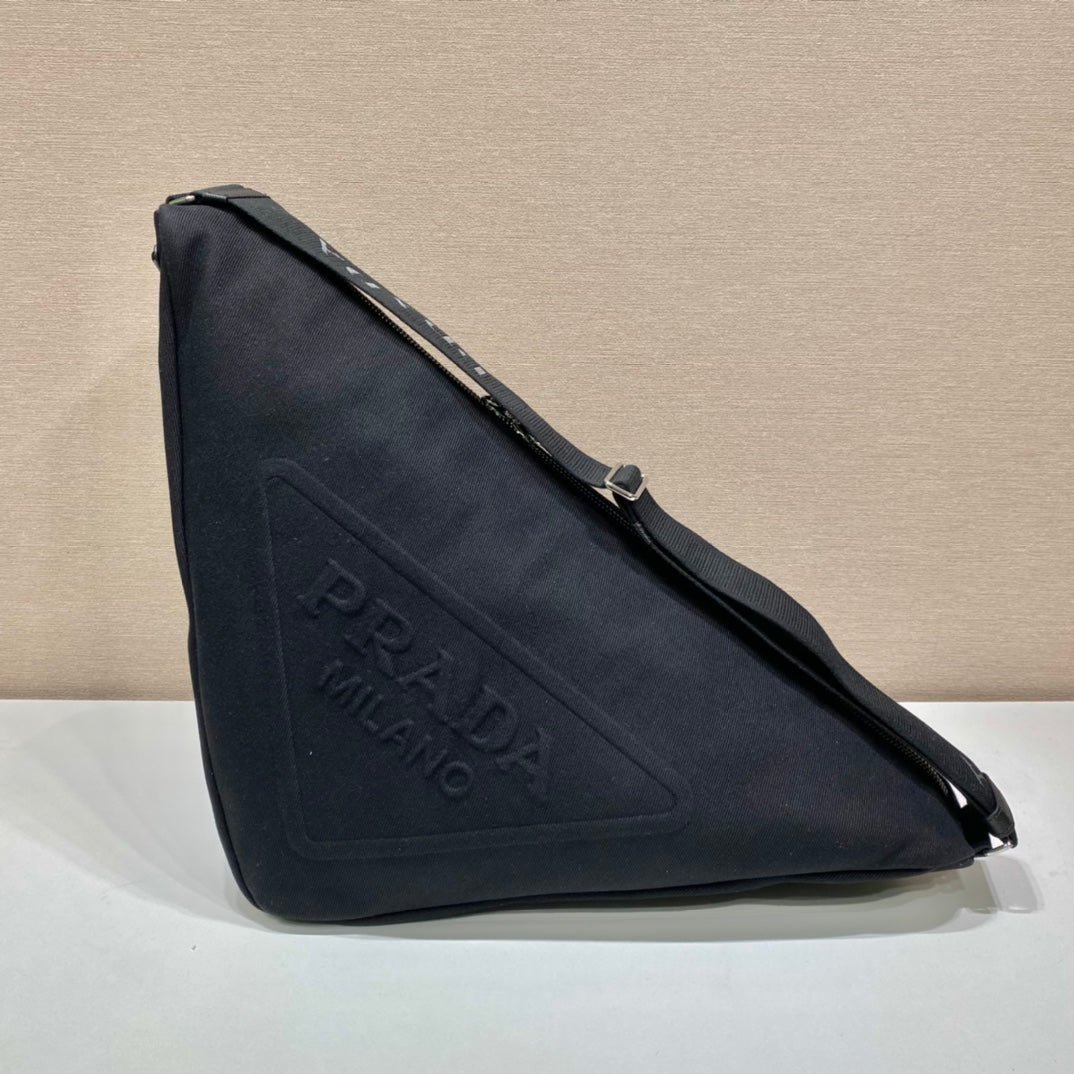 Pouch triangular PRADA