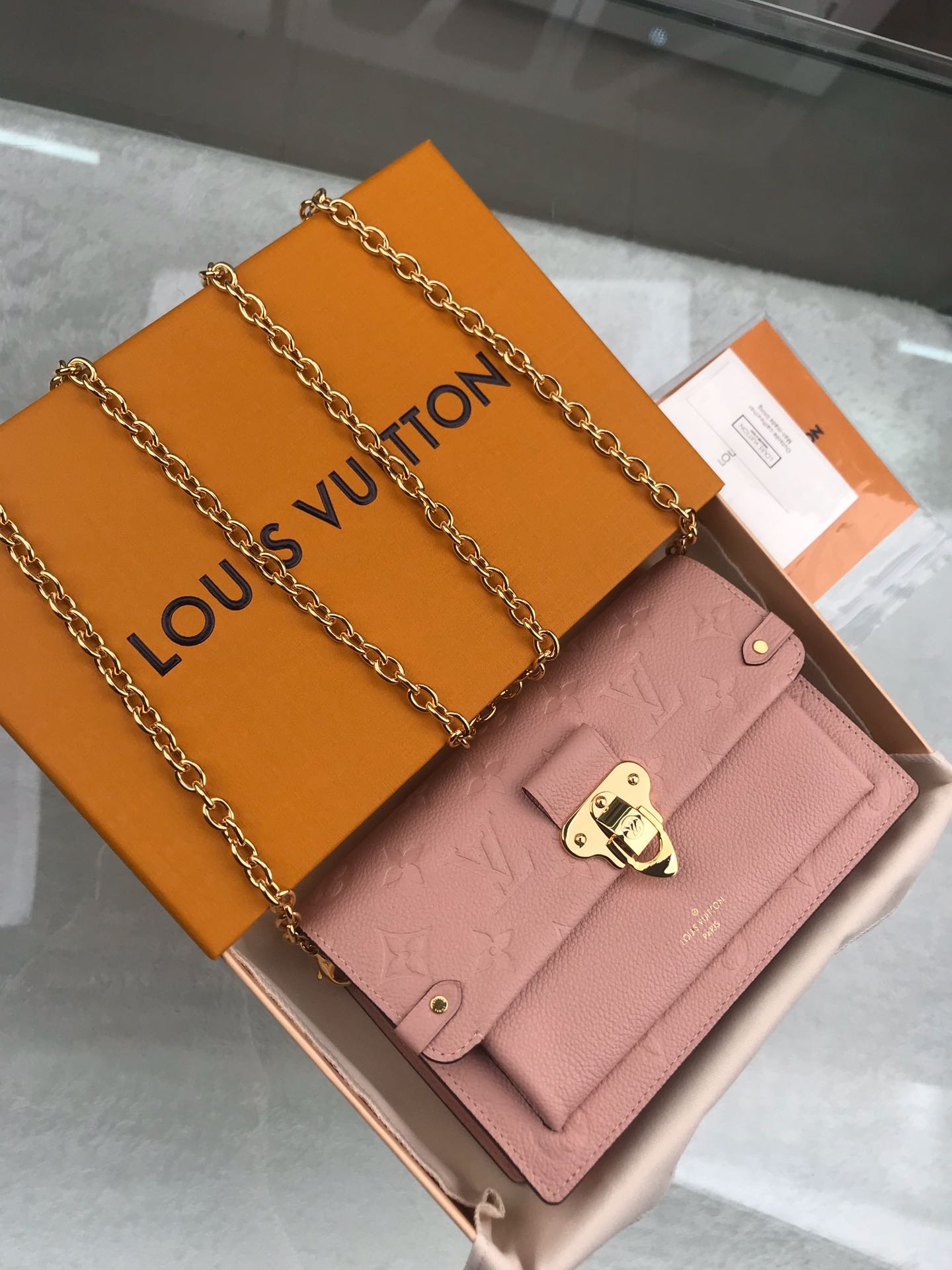 CARTERA VAVIN CON CADENA Louis Vuitton