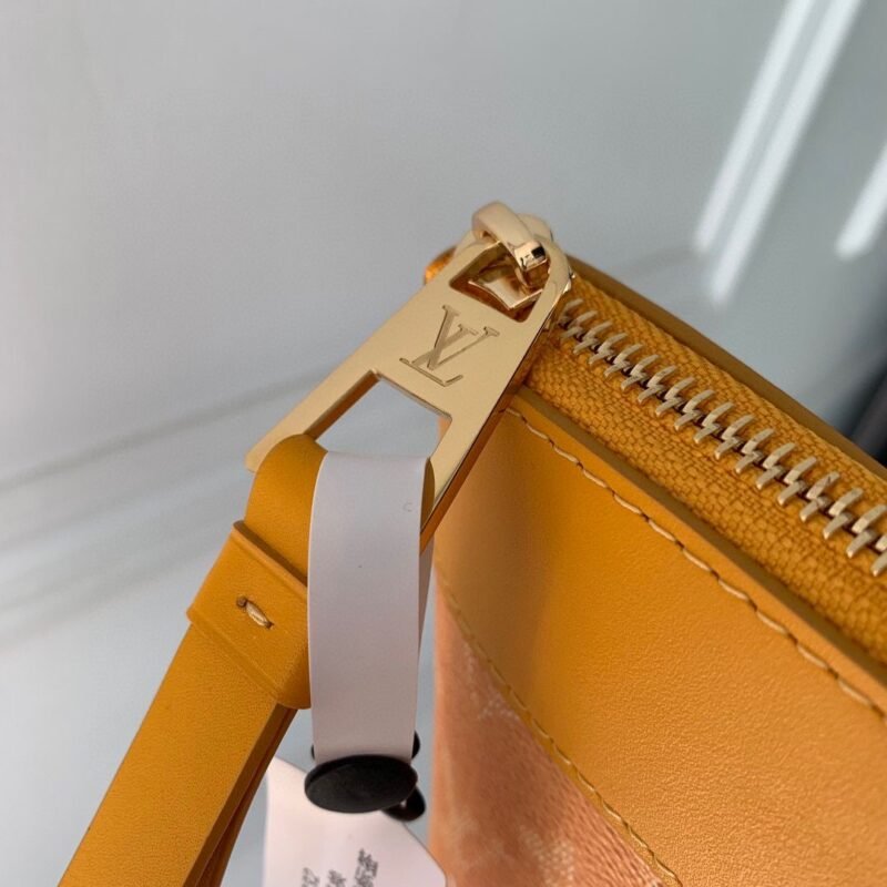 Cartera de mano Pochette Voyage Souple Louis Vuitton - Imagen 6