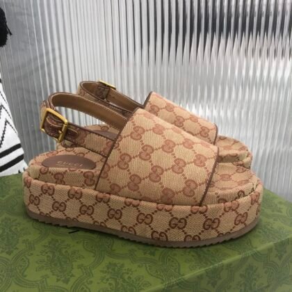 Sandalia con plataforma GG Gucci