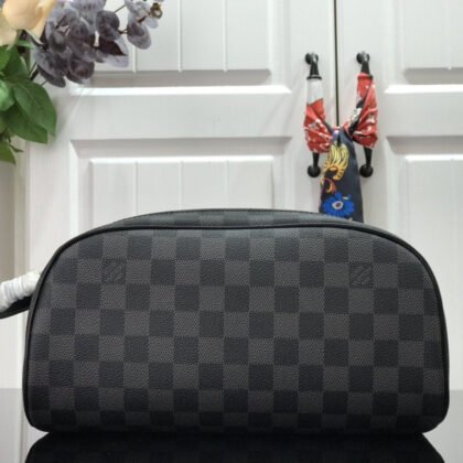 NECESER DE ASEO Louis Vuitton