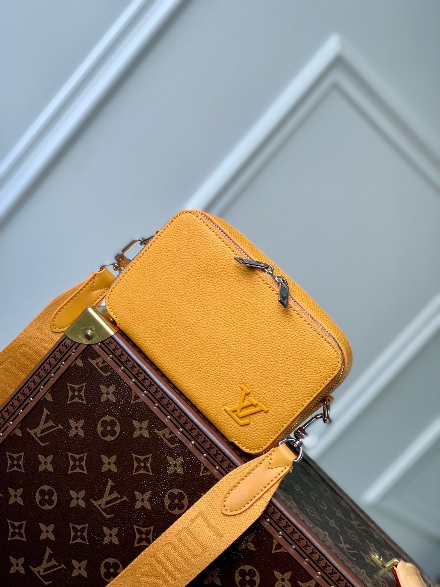 Cartera Alpha con bandolera LOUIS VUITTON