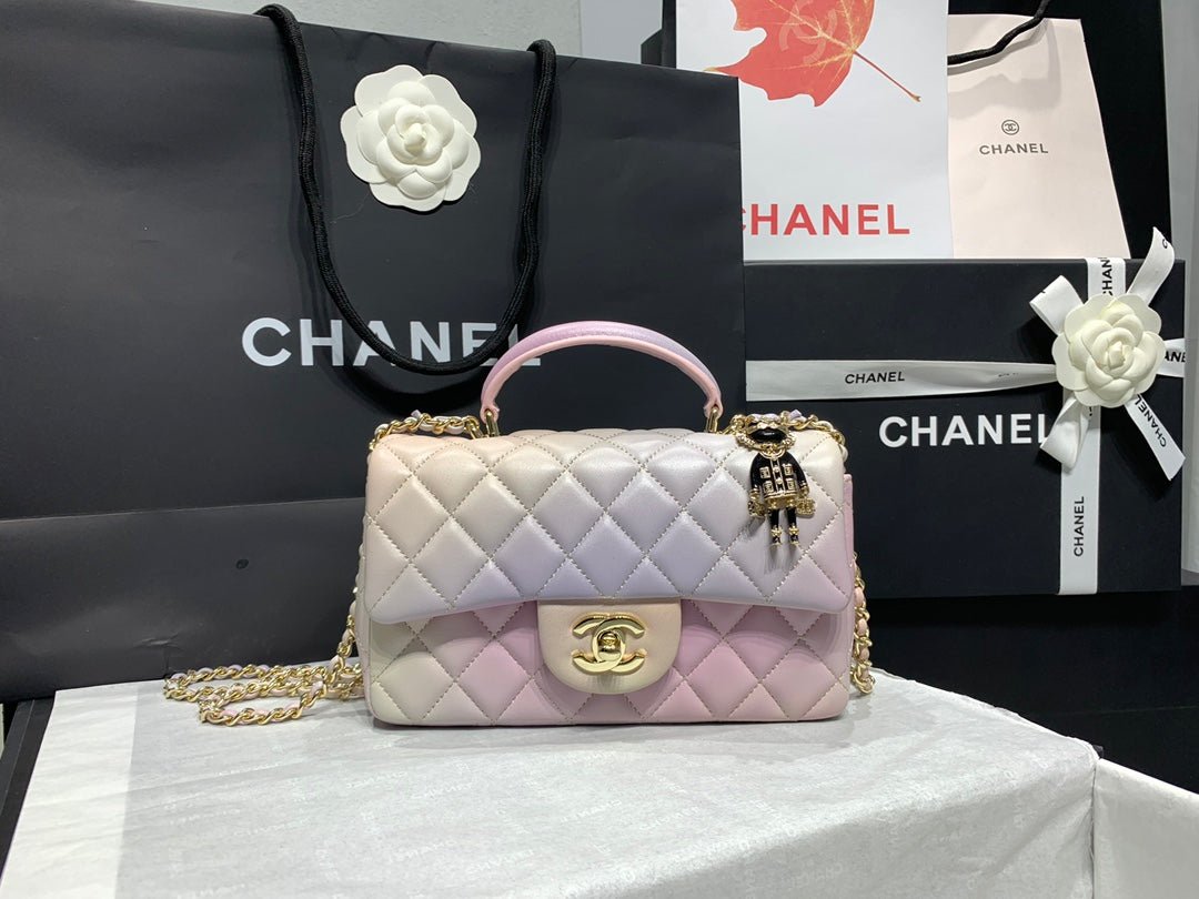 Bolso mini con solapa y asa de mano Chanel