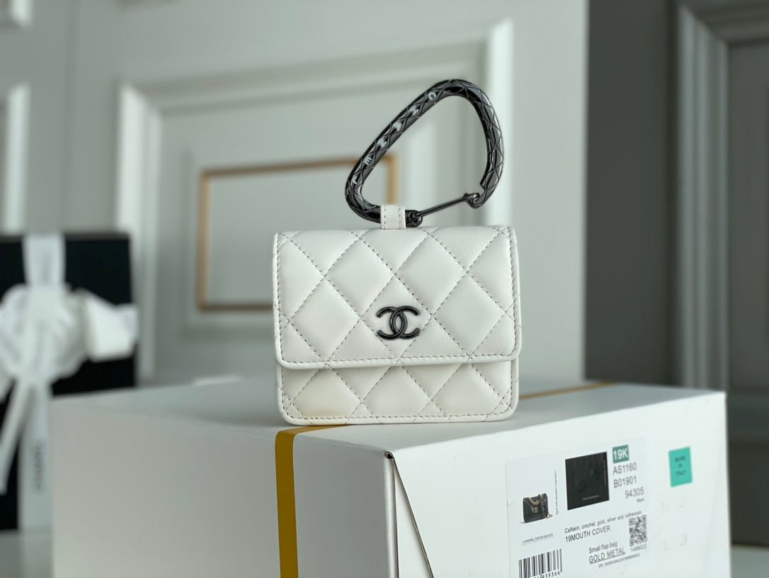 LLAVERO CON MONEDERO CHANEL