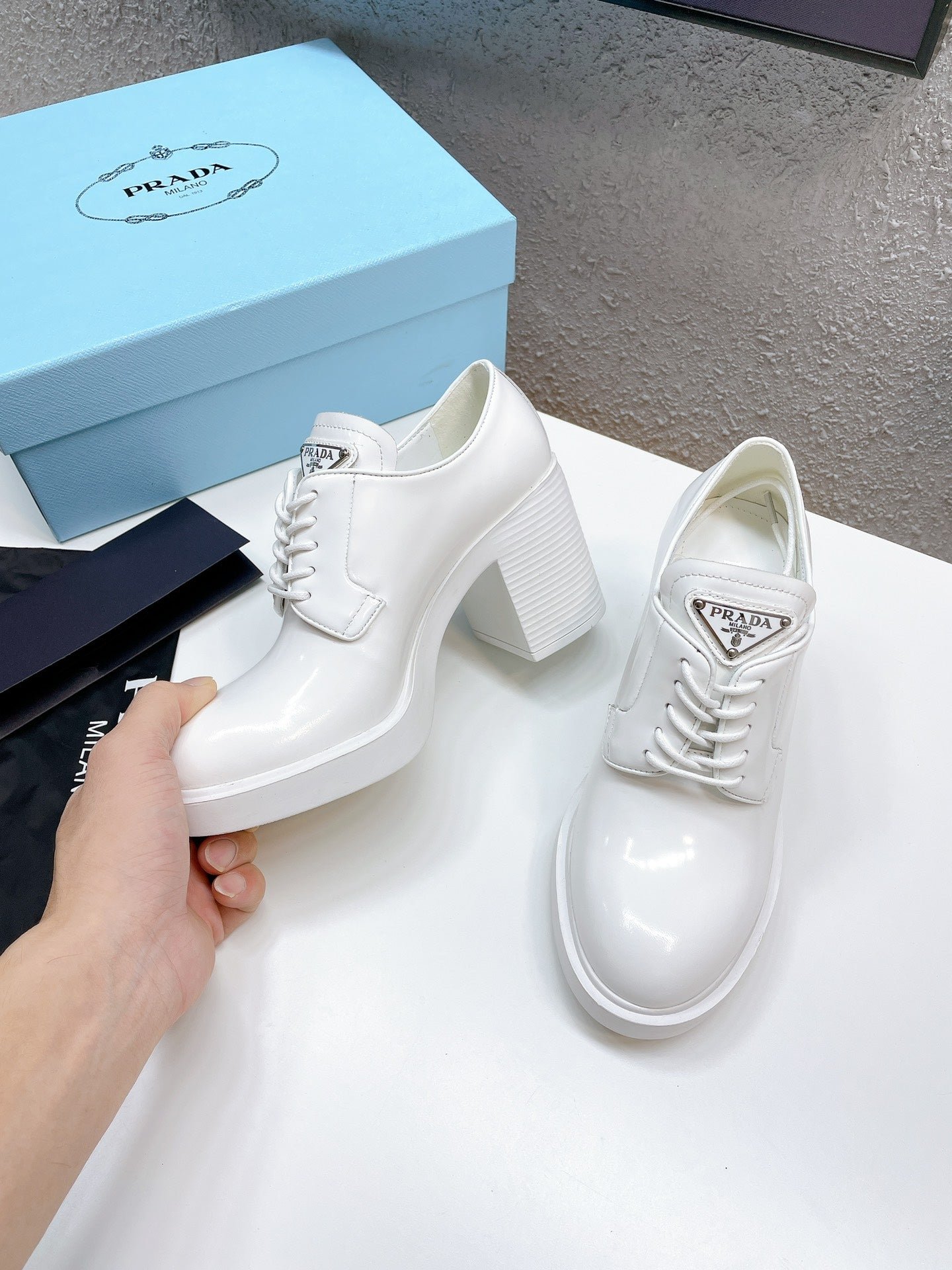 Mocasines de tacón, piel cepillada PRADA