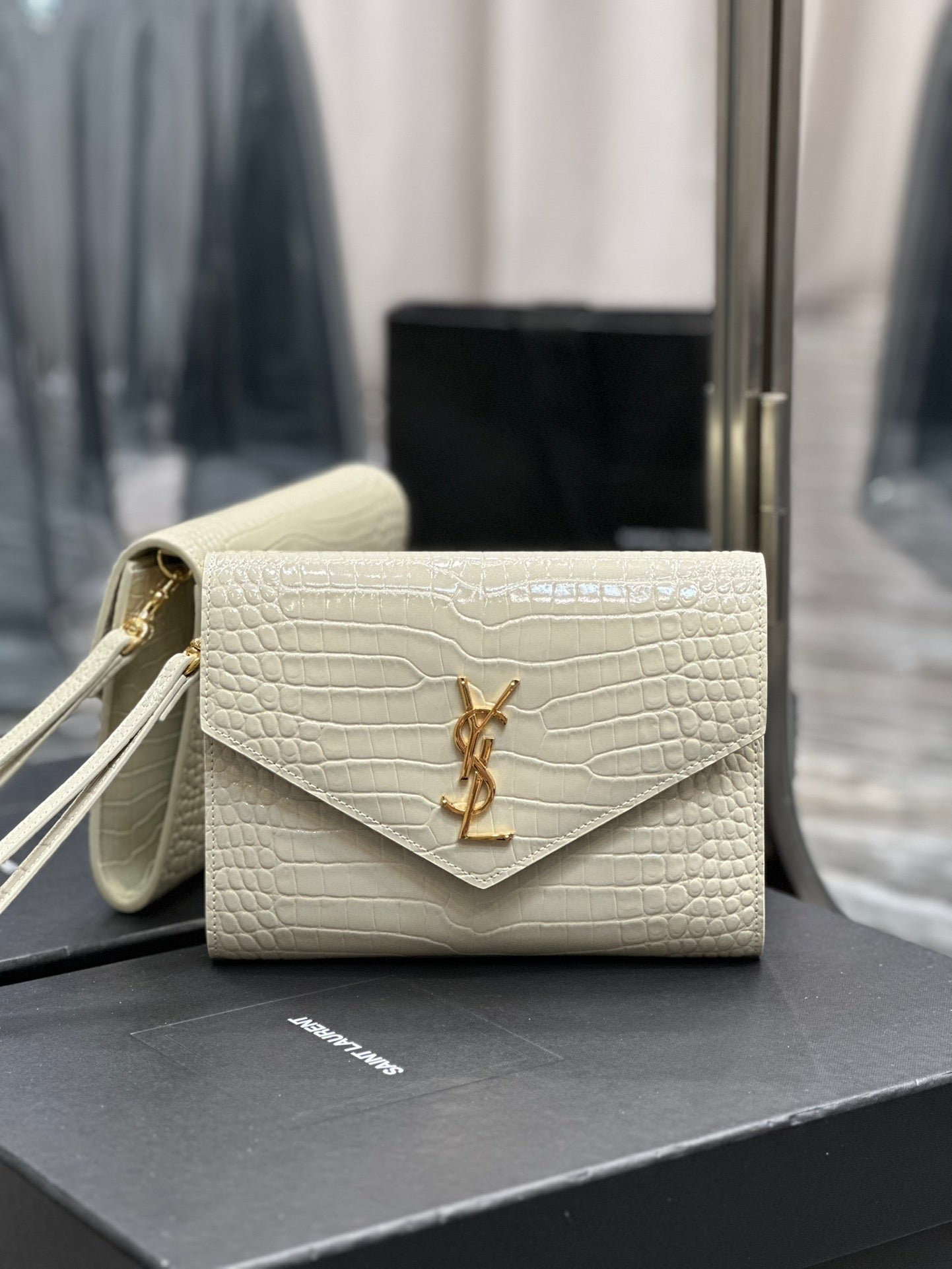 Cartera con solapa Cassandre Matelassé YSL