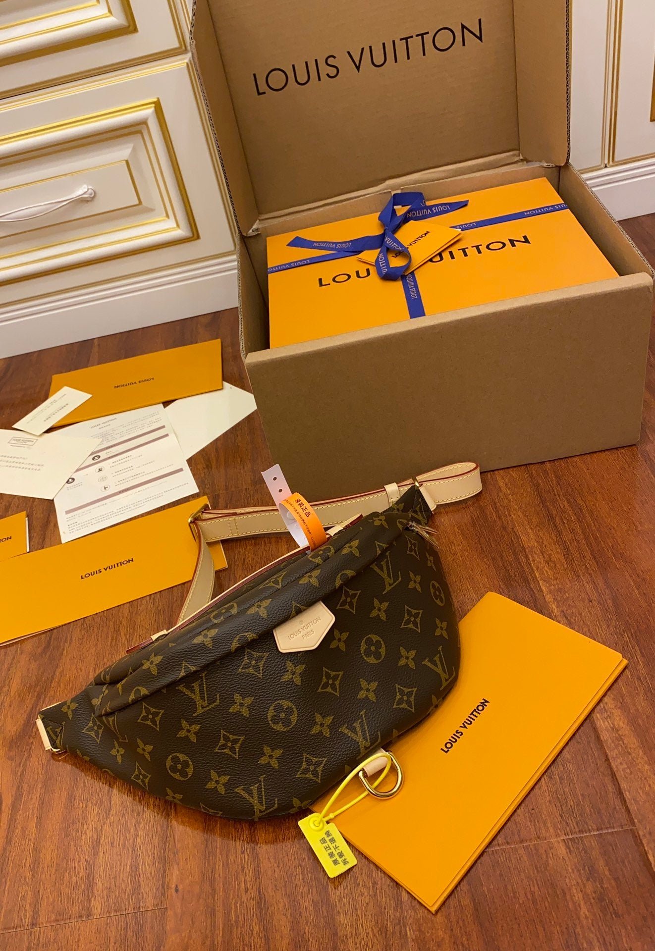 RIÑONERA Louis Vuitton