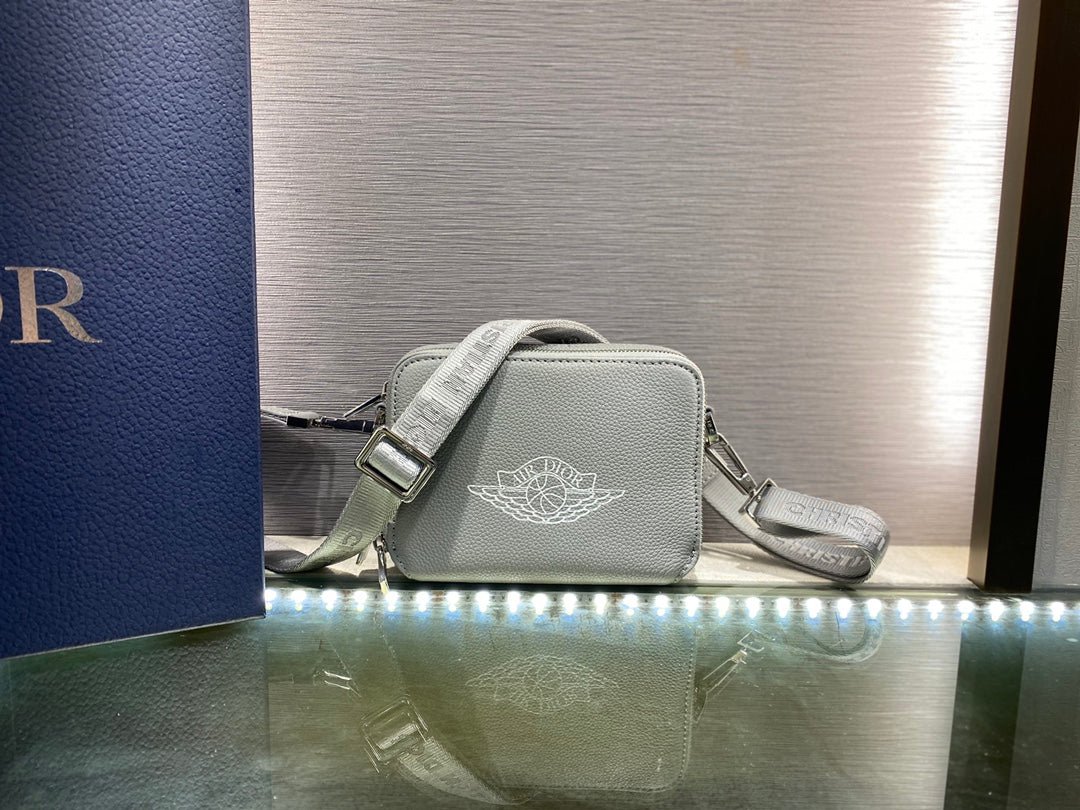 Bolso Dior x Jordan Wings Messenger