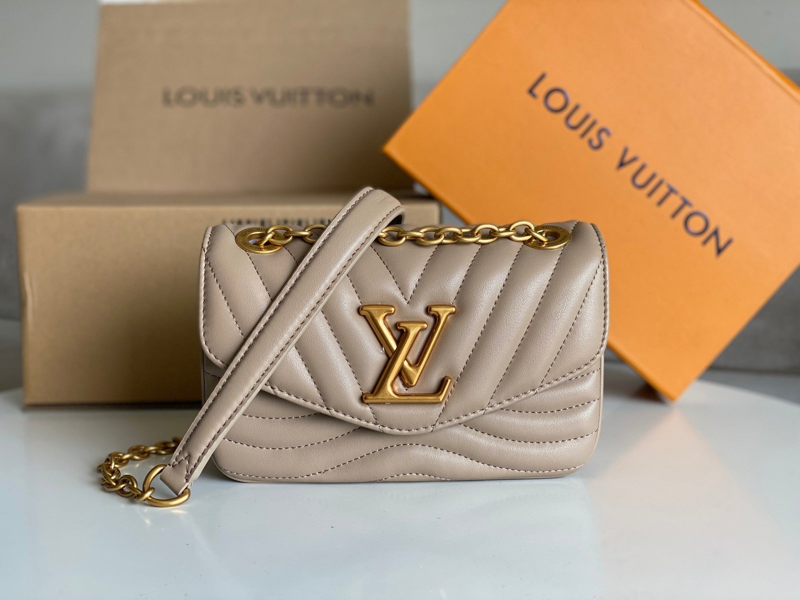 Bolso New Wave Chain Bag PM LOUIS VUITTON
