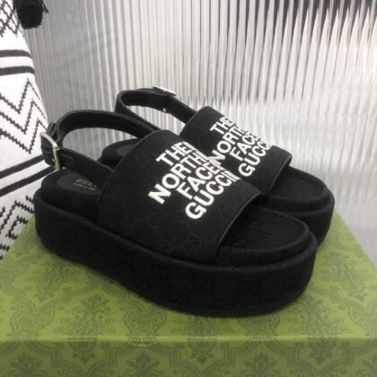Sandalia con plataforma GG Gucci