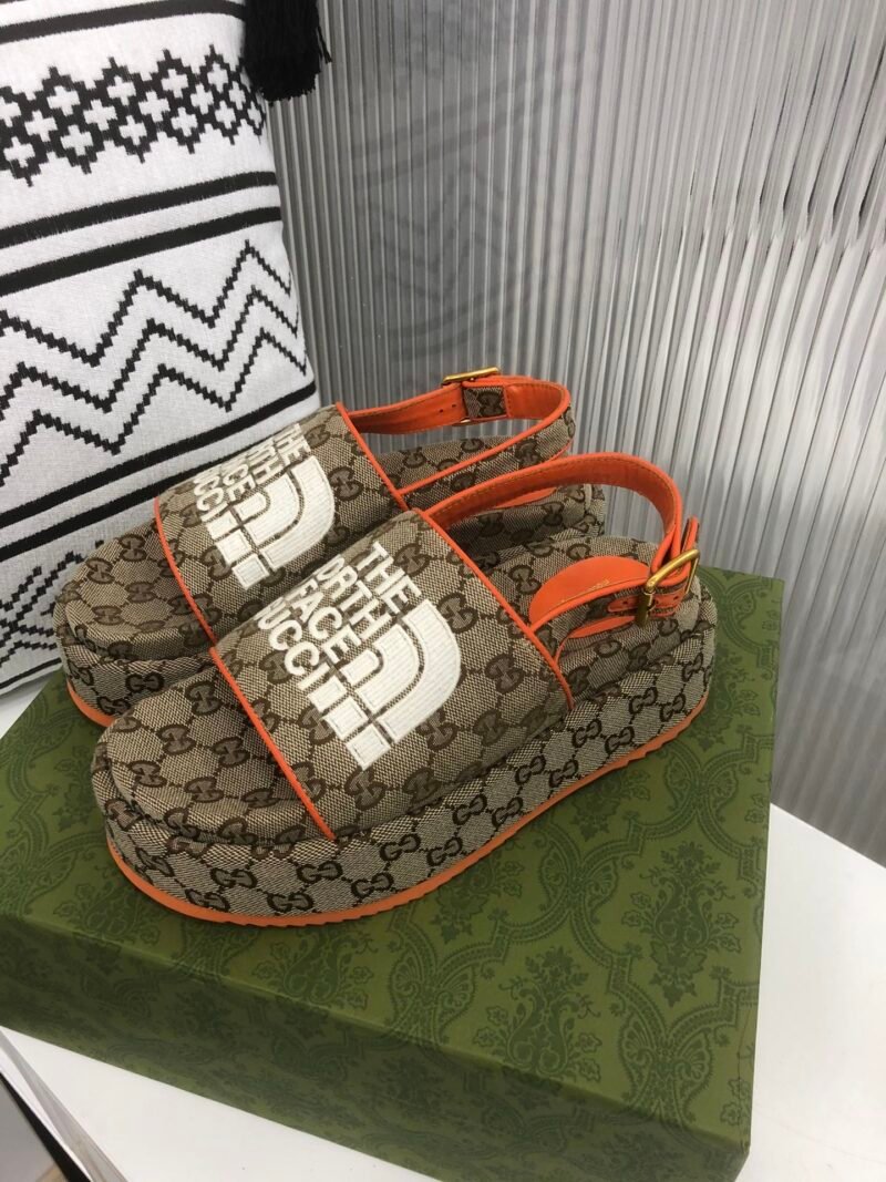 Sandalia con plataforma GG Gucci - Imagen 3