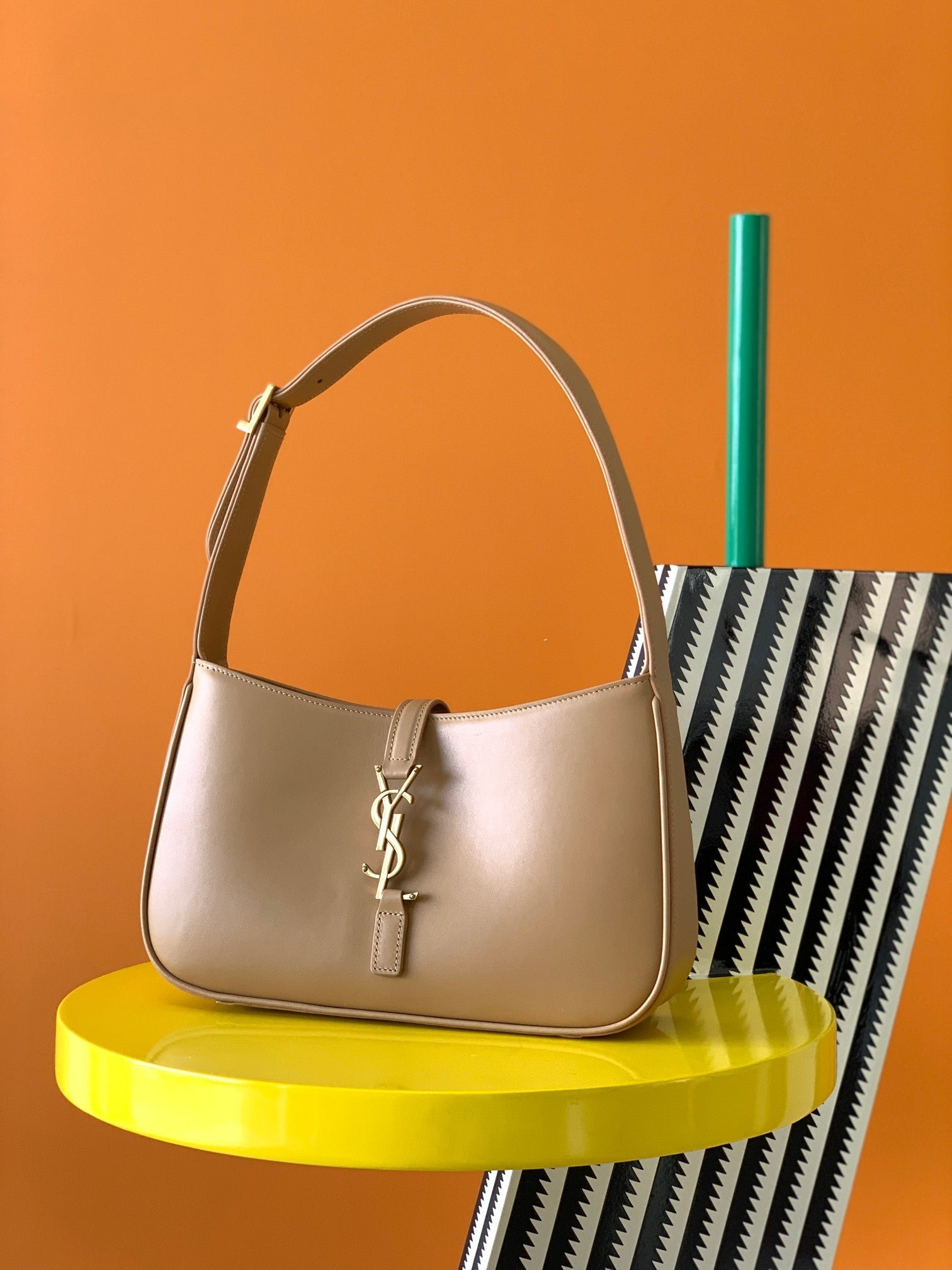 Bolso estilo hobo le 5 à 7 YSL