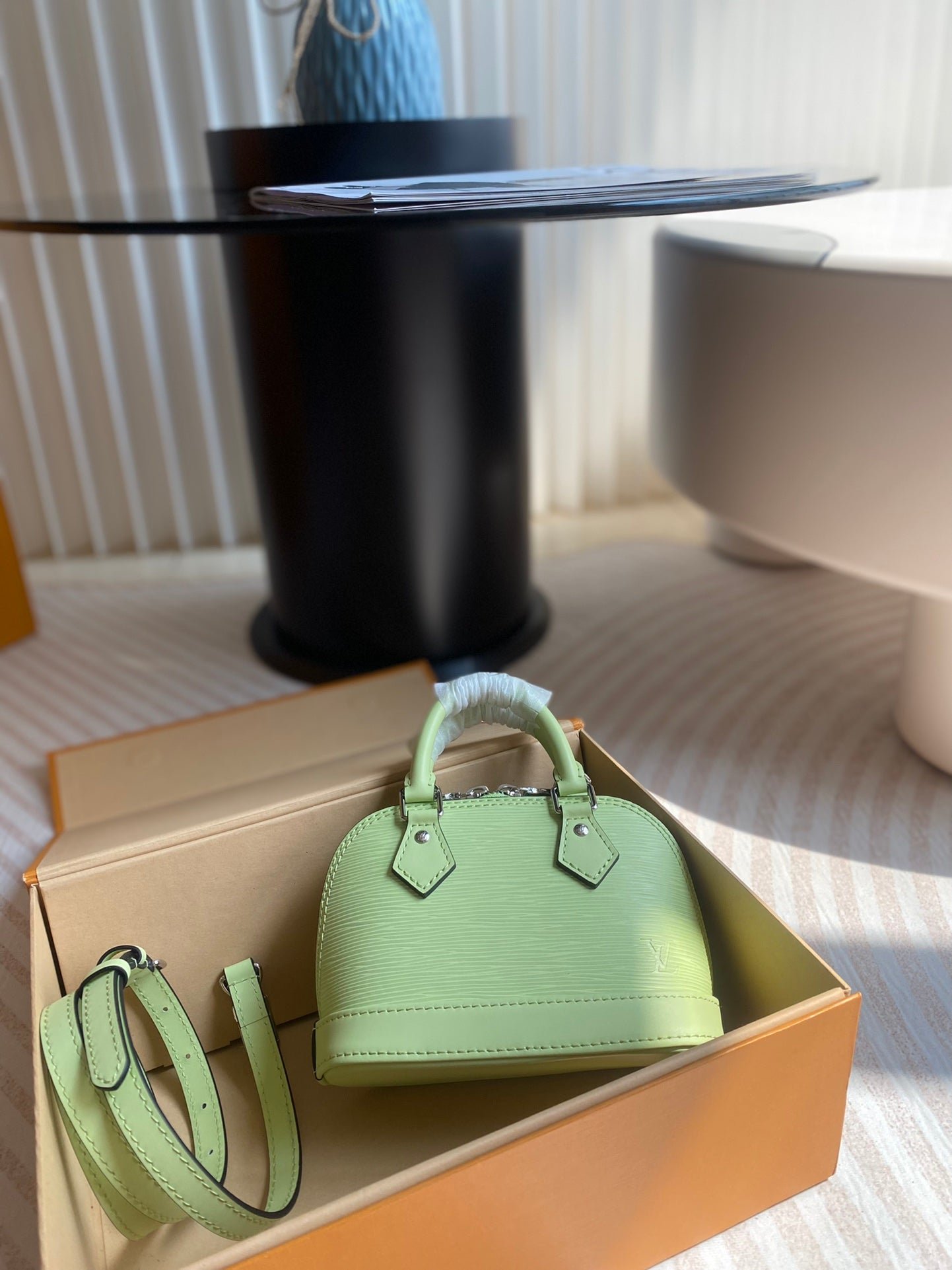 Bolso Nano Alma Louis Vuitton