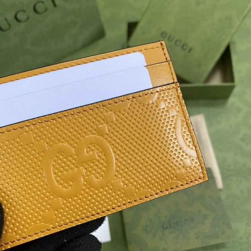 Tarjetero con motivo GG en relieve GUCCI - Imagen 7