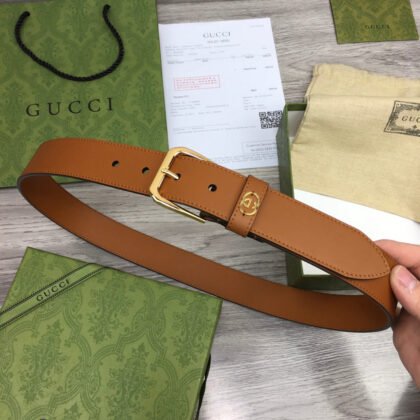 Cinturón hebilla cuadrada y GG Gucci