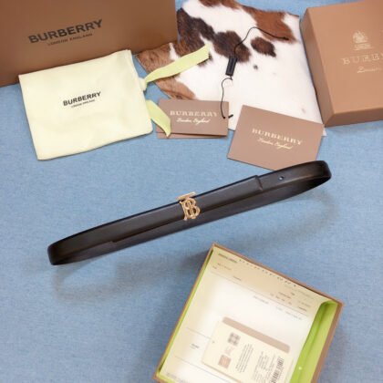 Cinturón en piel con monograma Burberry