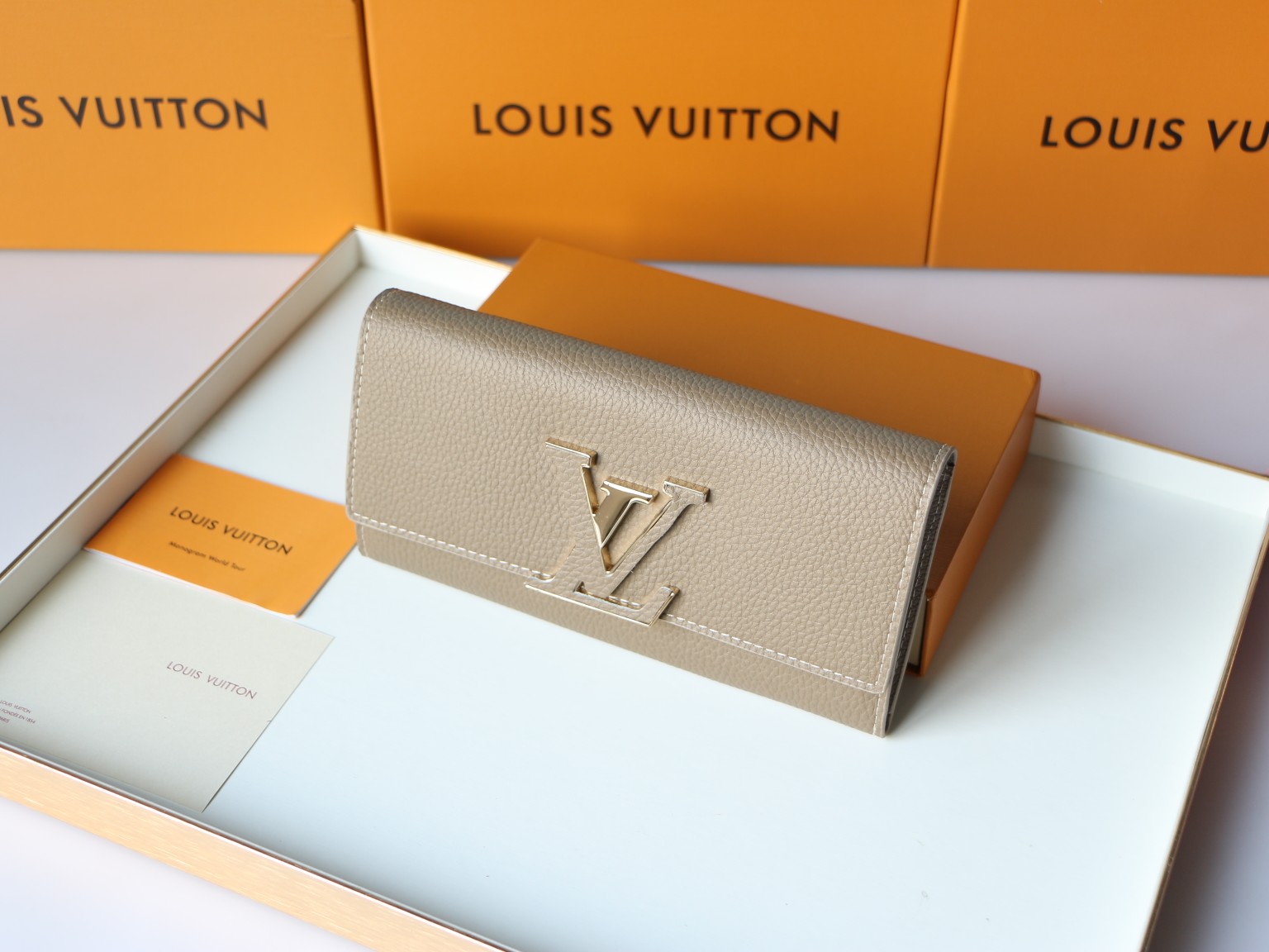 Cartera Capucines LOUIS VUITTON
