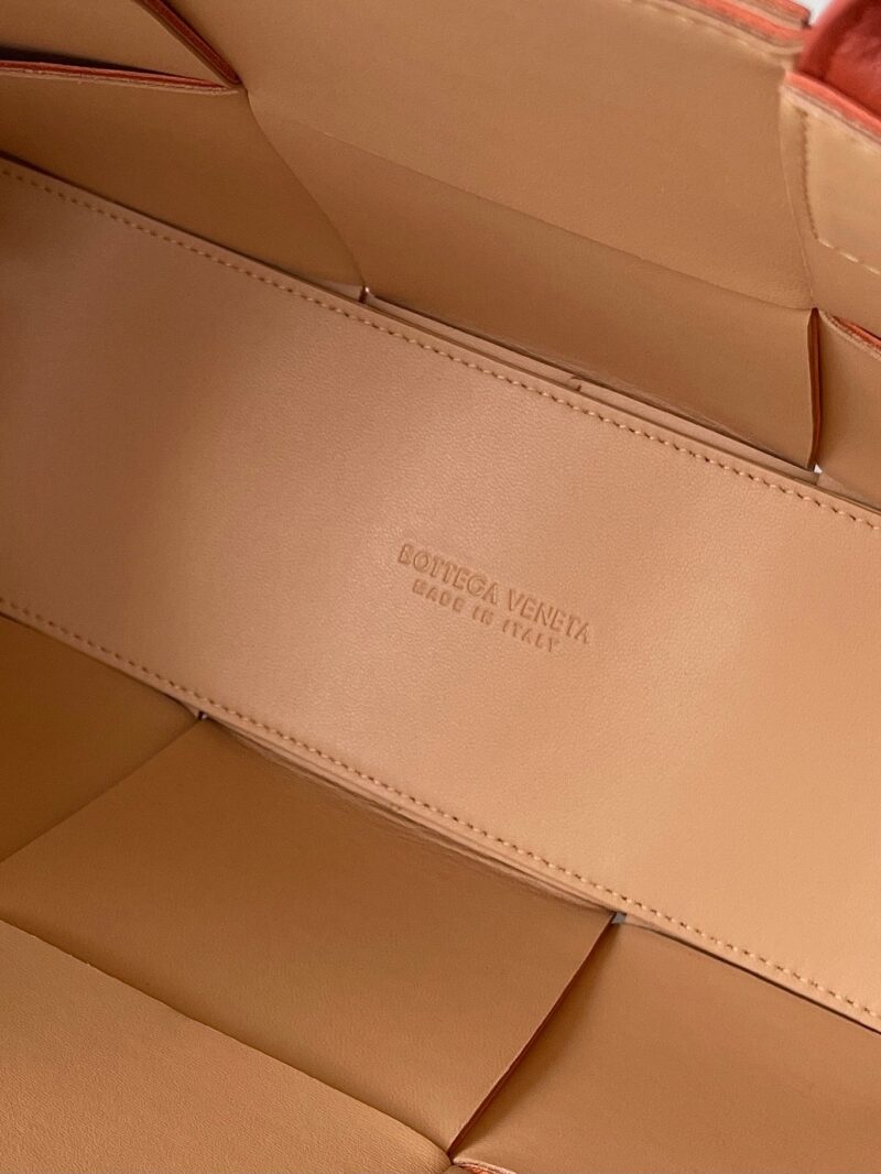 BOLSO TOTE ARCO BOTTEGA VENETA - Image 9