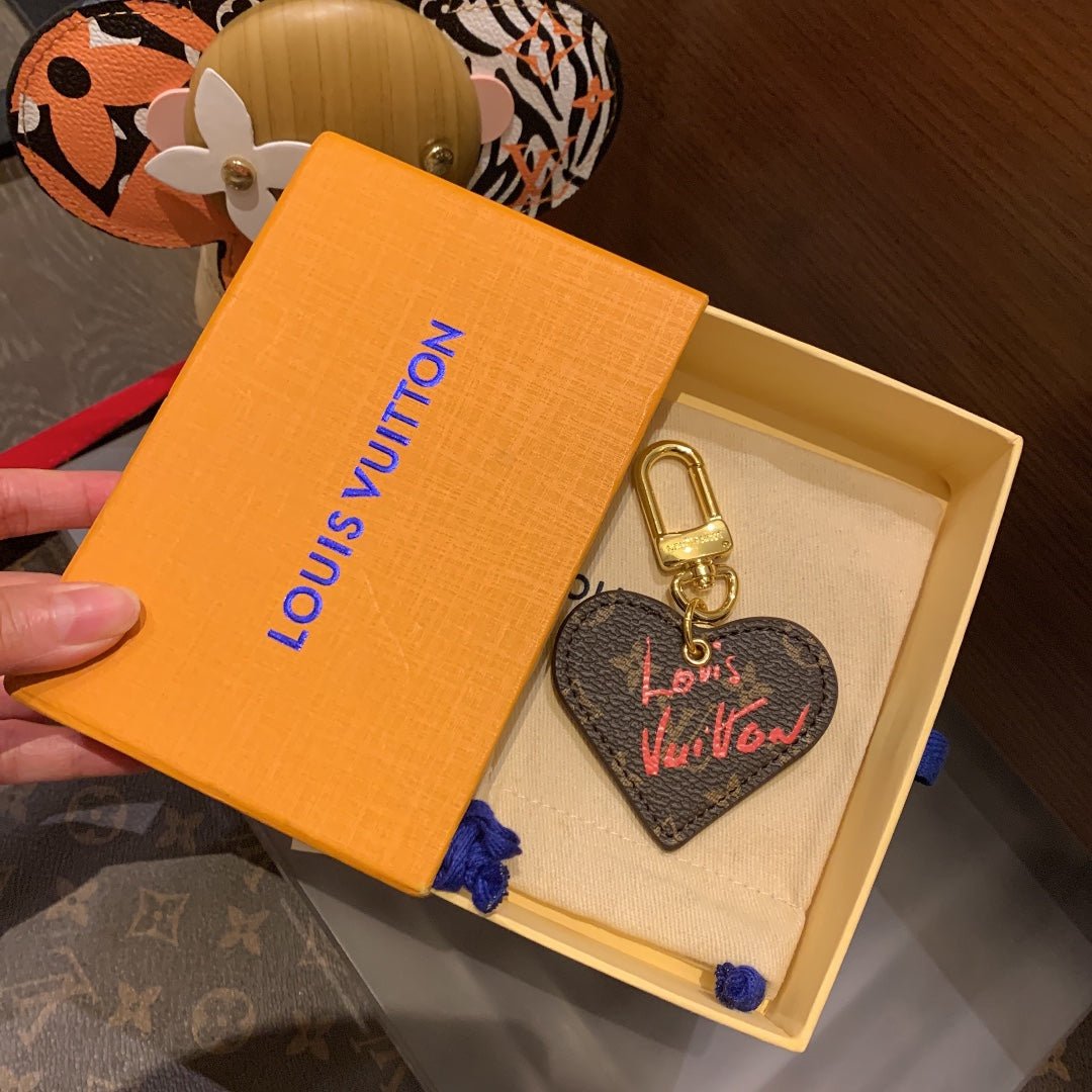 Colgante y llavero corazón monograma Louis Vuitton