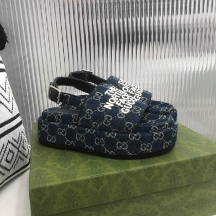Sandalia con plataforma GG Gucci