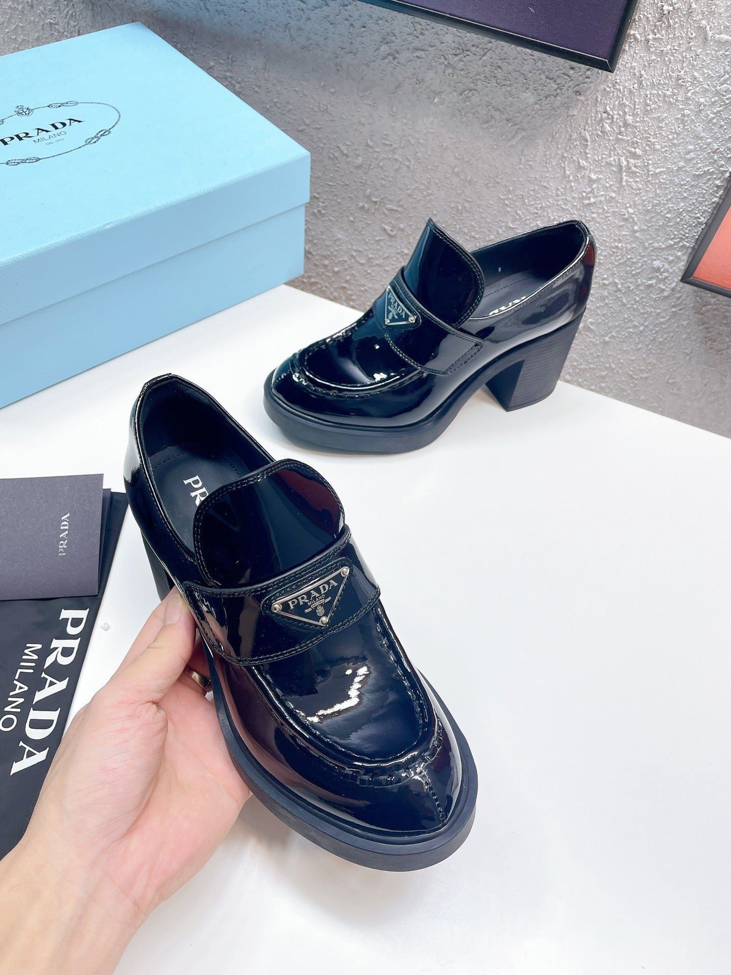 Mocasines de tacón, piel cepillada PRADA