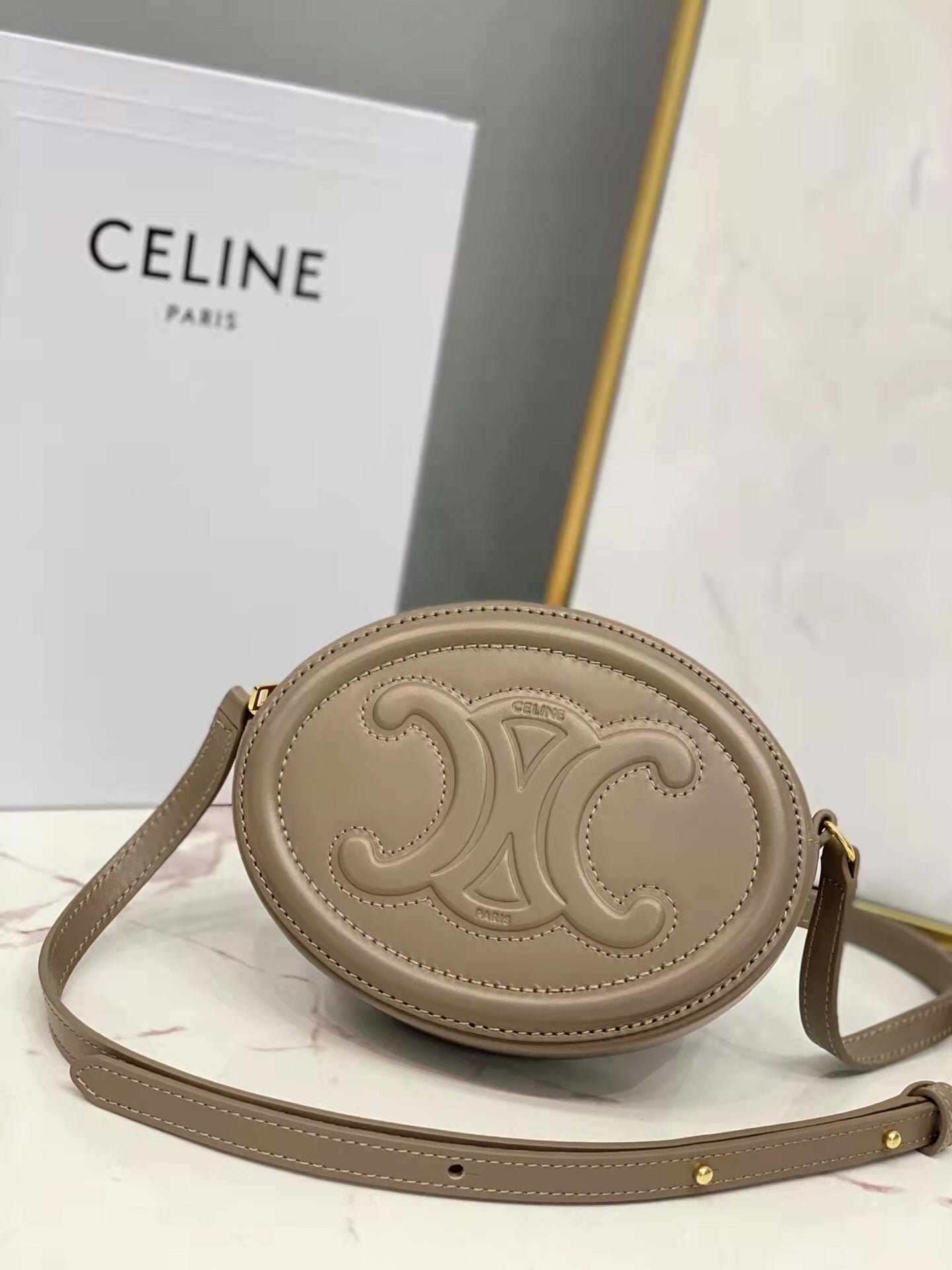 Bolso Ovalado de Piel Triomphe Celine