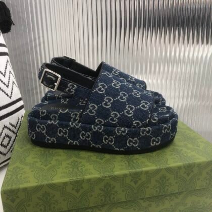 Sandalia con plataforma GG Gucci