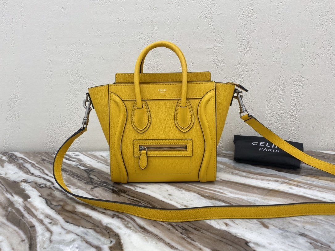 BOLSO LUGGAGE NANO DE PIEL MARTILLADA CELINE