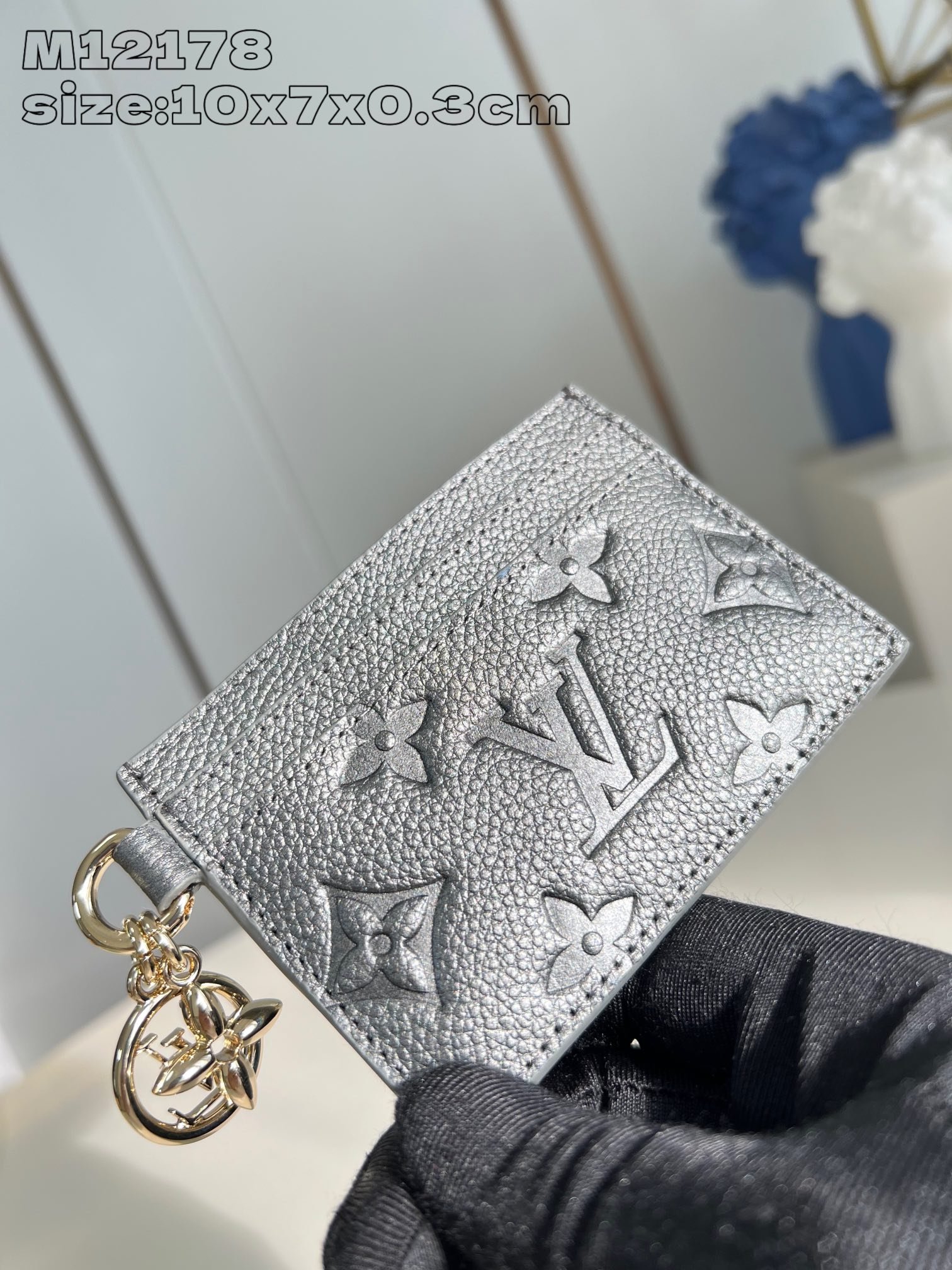 Tarjetero LV Charms Louis Vuitton