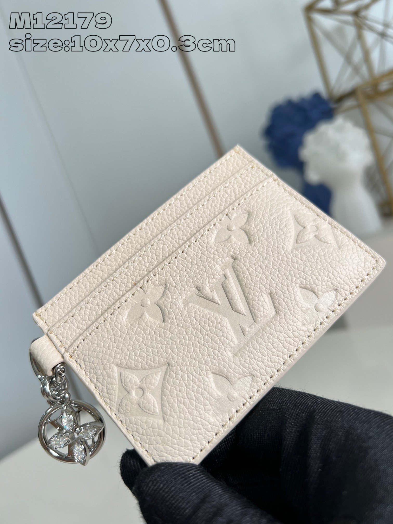 Tarjetero LV Charms Louis Vuitton