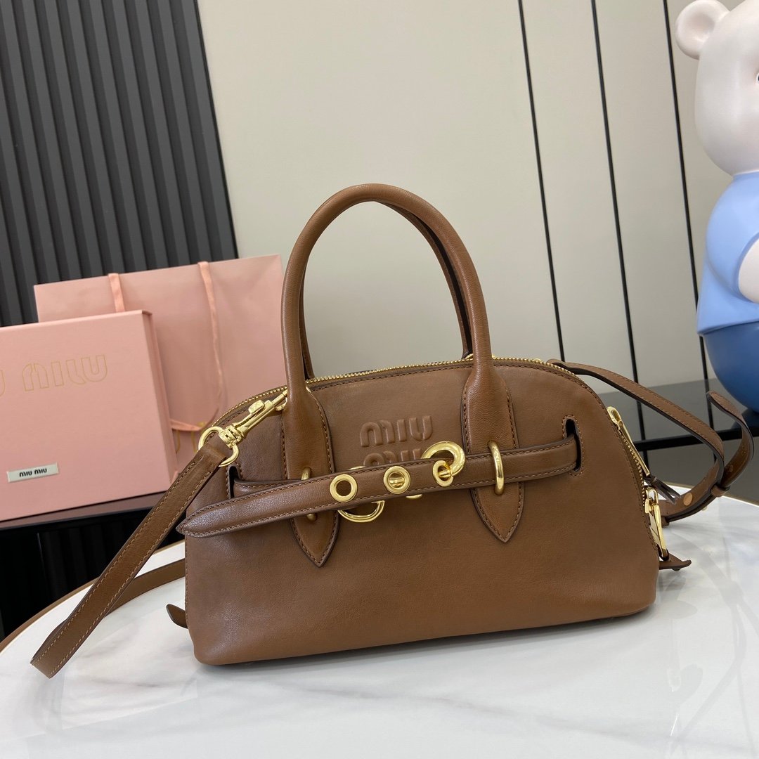Bolso Aventure de napa Pequeño Miu Miu