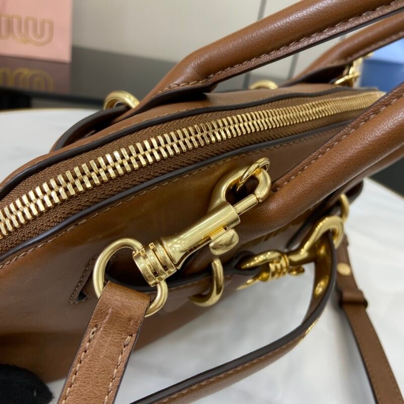 Bolso Aventure de napa Pequeño Miu Miu - Imagen 7