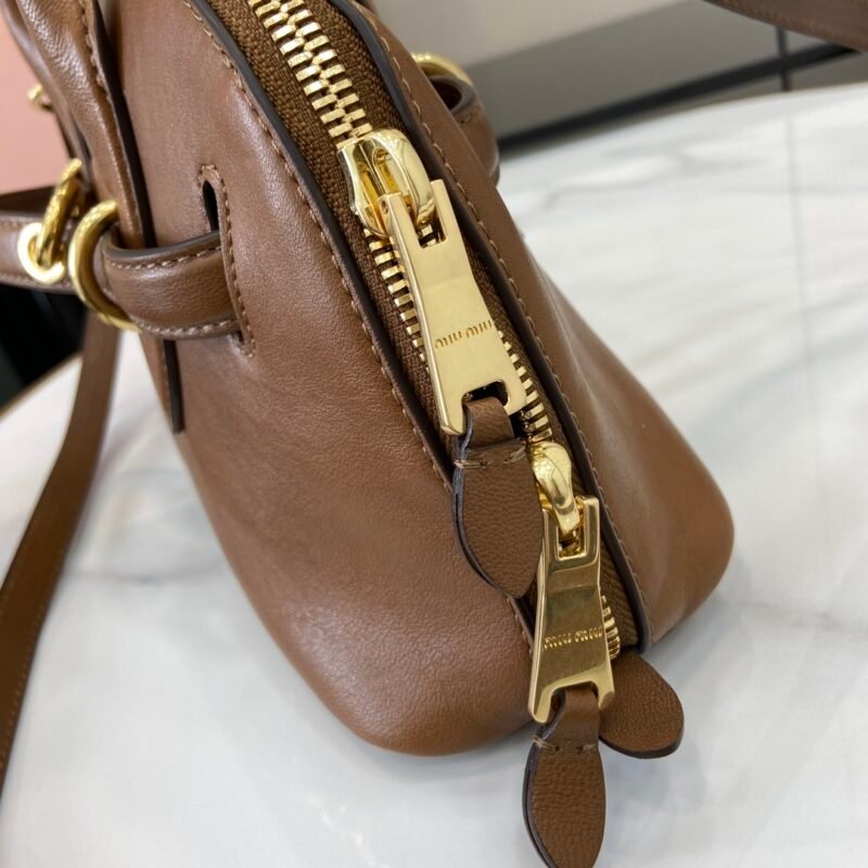 Bolso Aventure de napa Pequeño Miu Miu - Imagen 5
