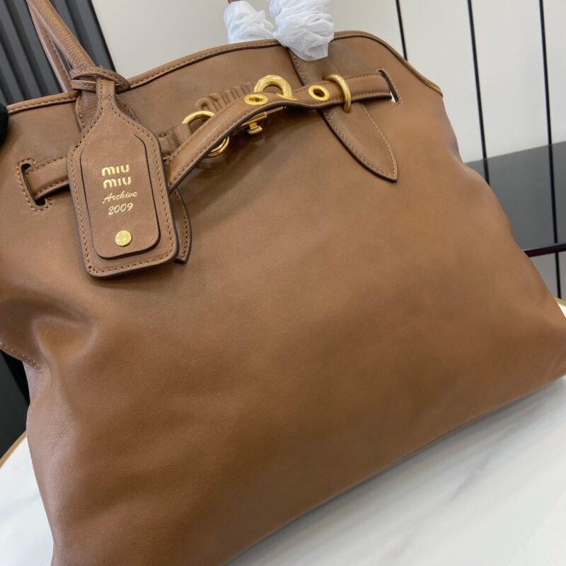 Bolso Aventure de napa Mediano Miu Miu - Imagen 3