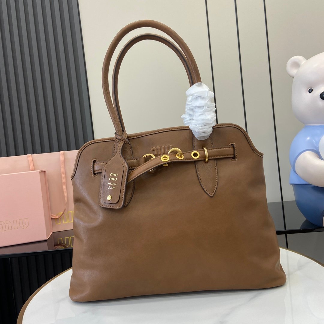 Bolso Aventure de napa Mediano Miu Miu