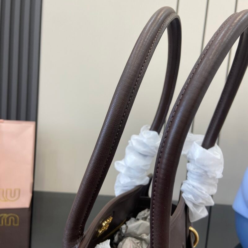 Bolso Aventure de napa Mediano Miu Miu - Imagen 4