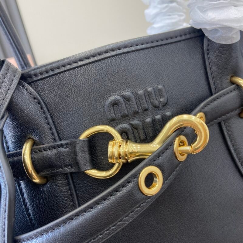 Bolso Aventure de napa Mediano Miu Miu - Imagen 4