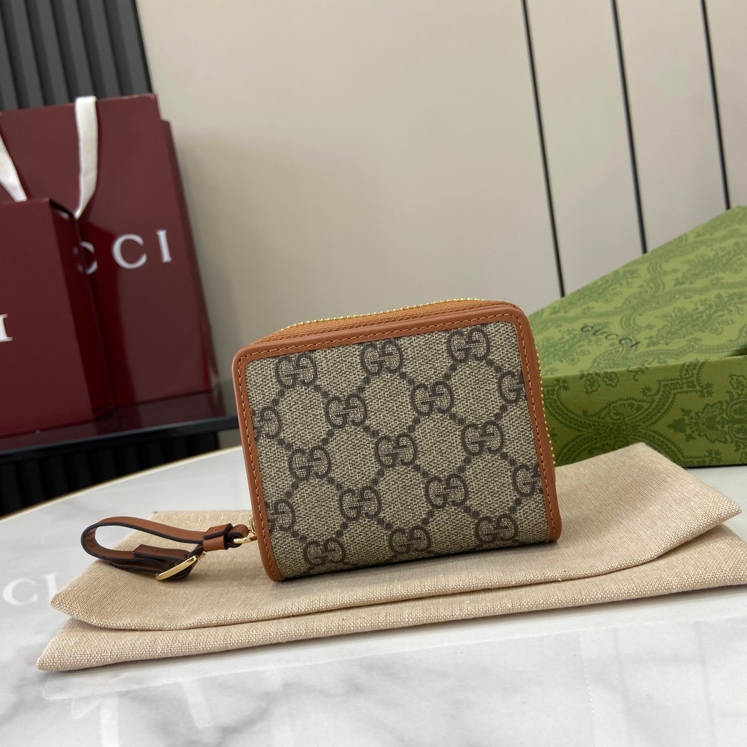 Minicartera GG Emblem con cremallera Gucci