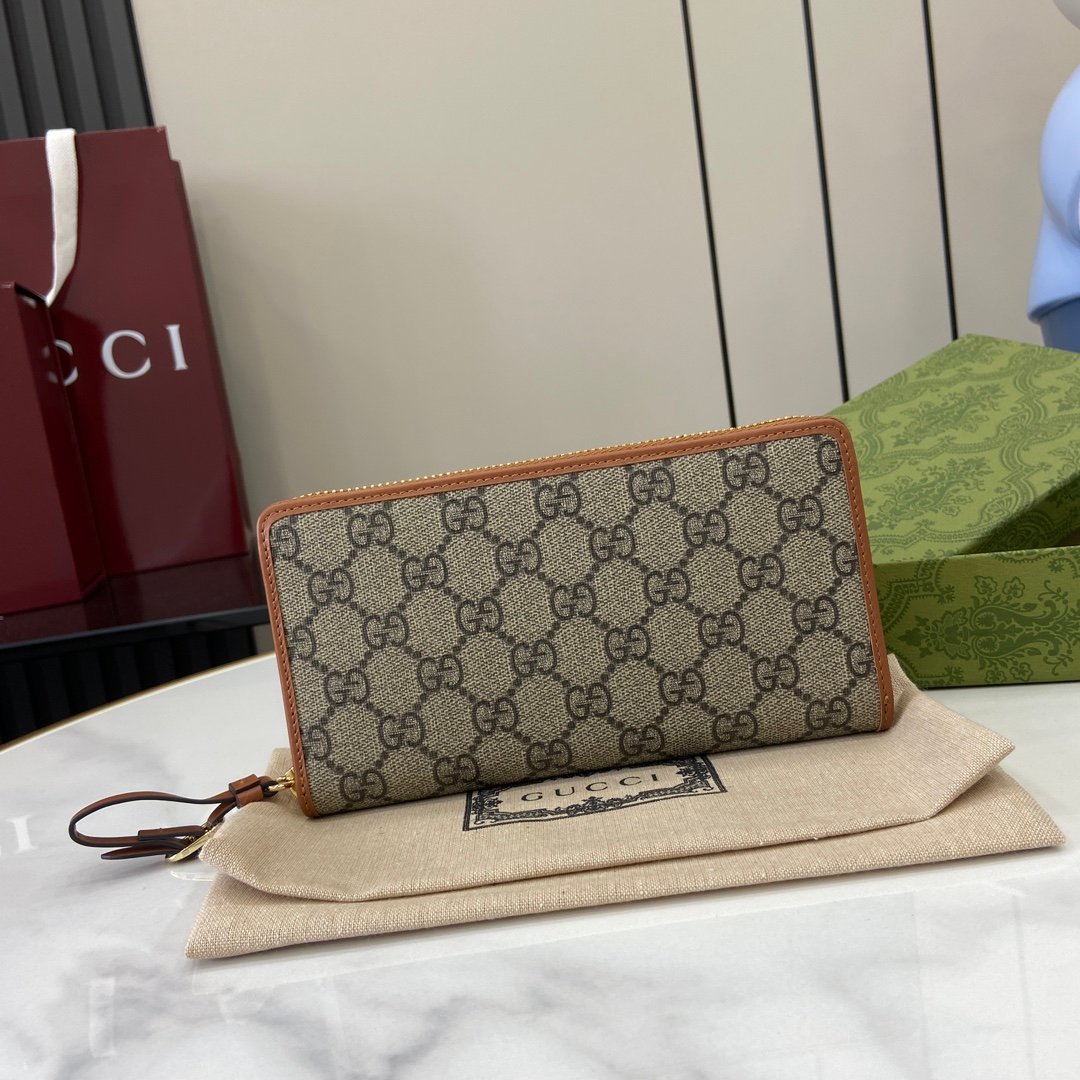 Cartera GG Emblem con cremallera Gucci