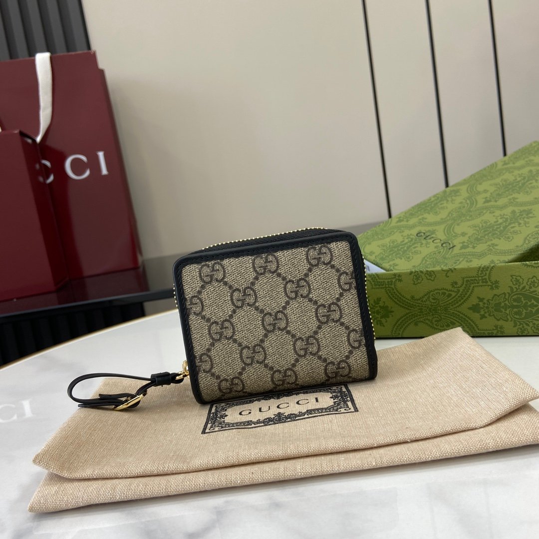 Minicartera GG Emblem con cremallera Gucci