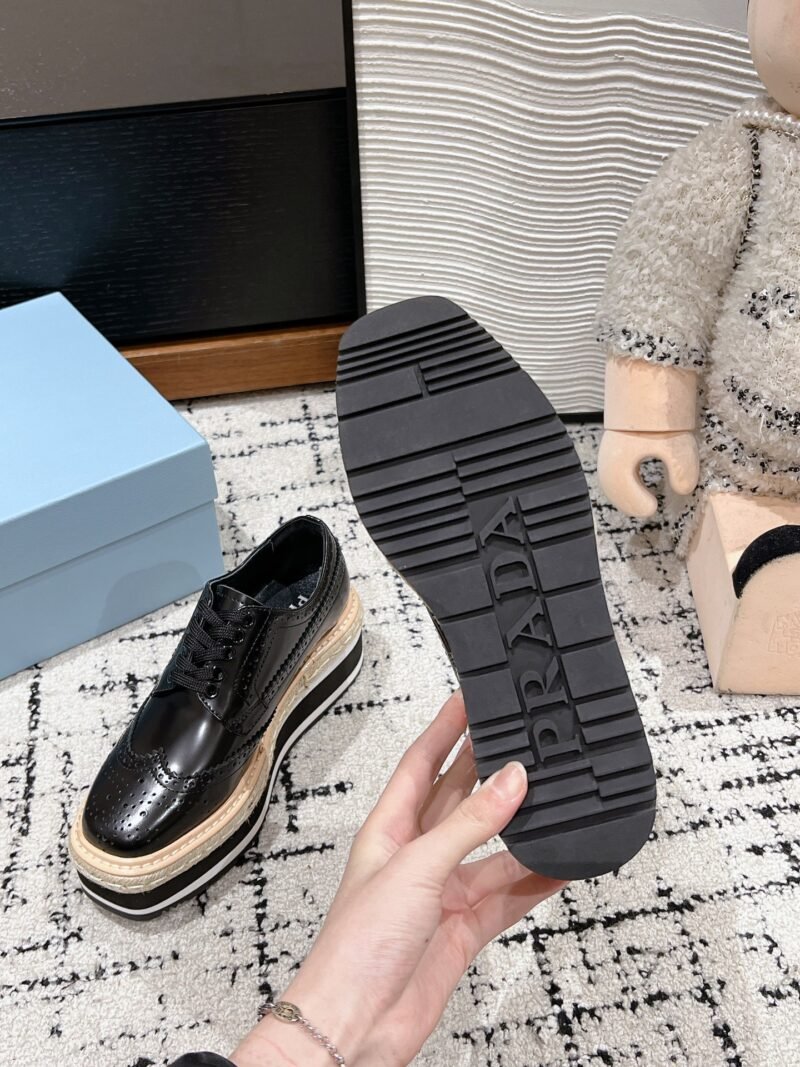 Mocasines de piel con plataforma Prada - Imagen 9