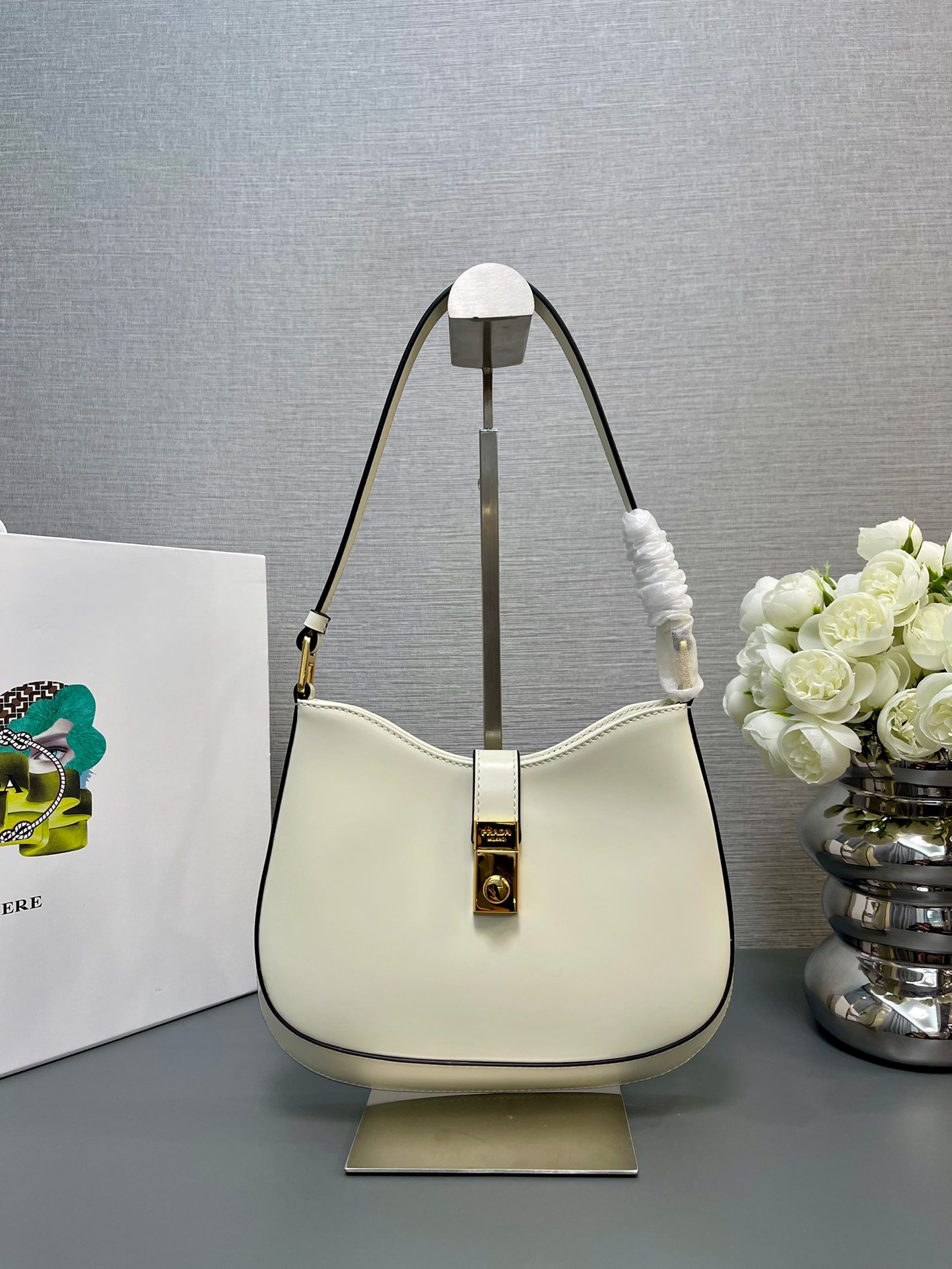 Bolso bandolera Prada Cleo de piel cepillada
