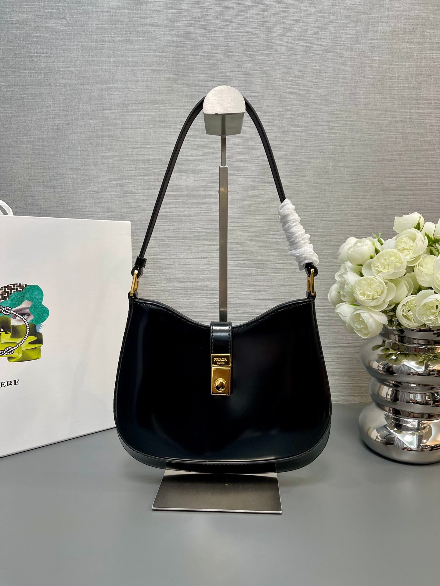 Bolso bandolera Prada Cleo de piel cepillada