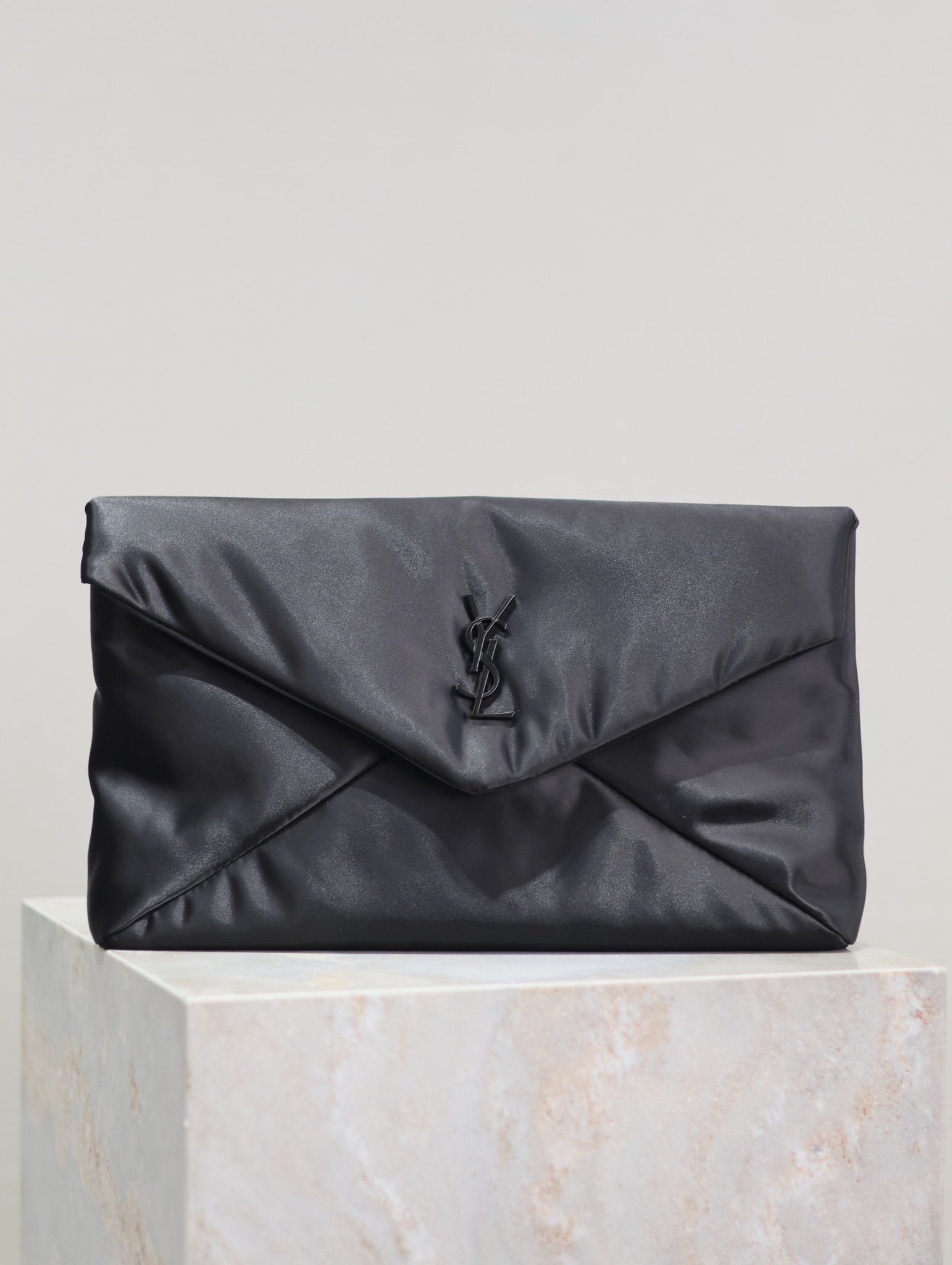 Pochette Grande tipo sobre cassandre YSL