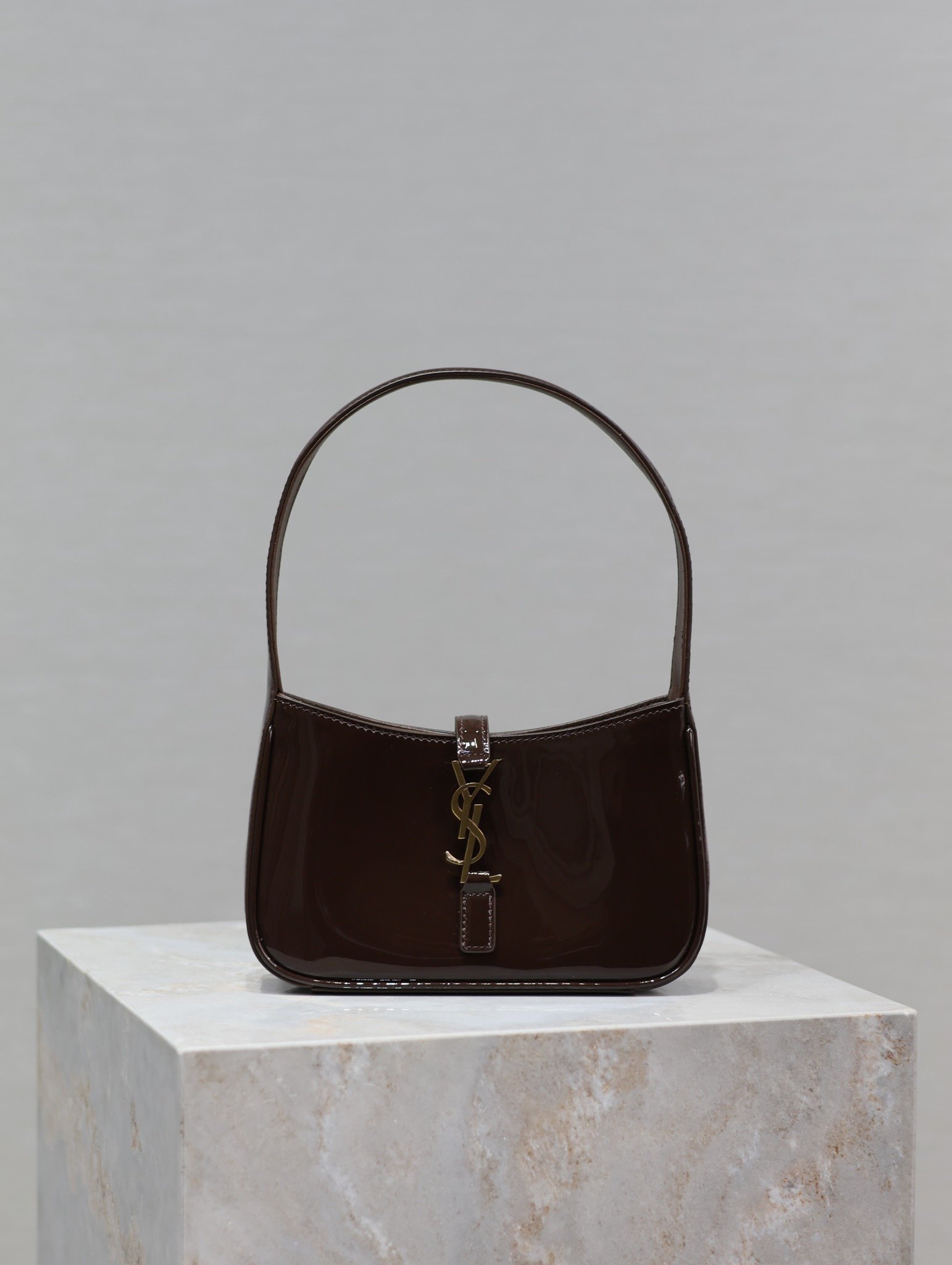 Bolso le 5 à 7 mini de charol YSL