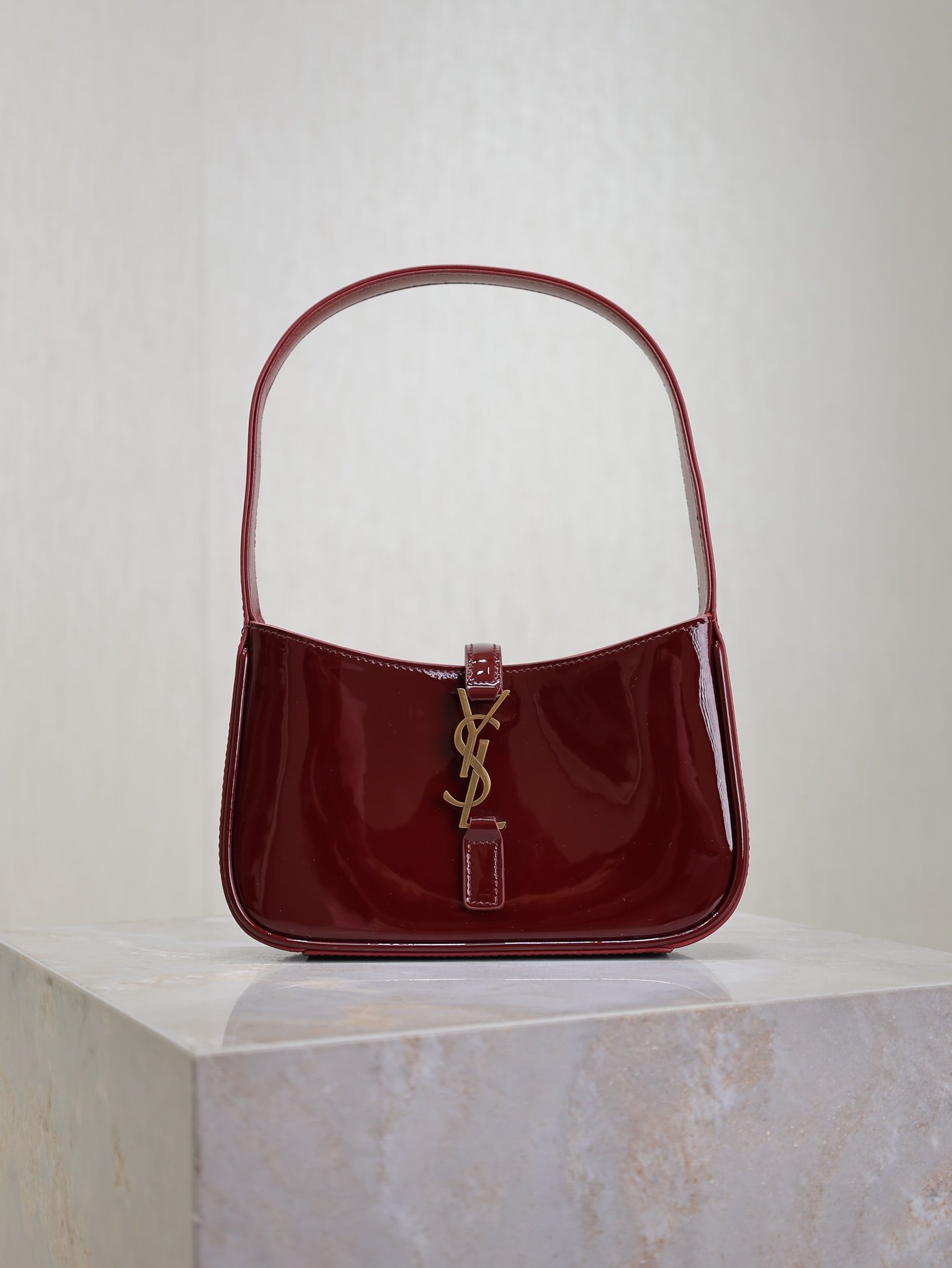 Bolso le 5 à 7 mini de charol YSL