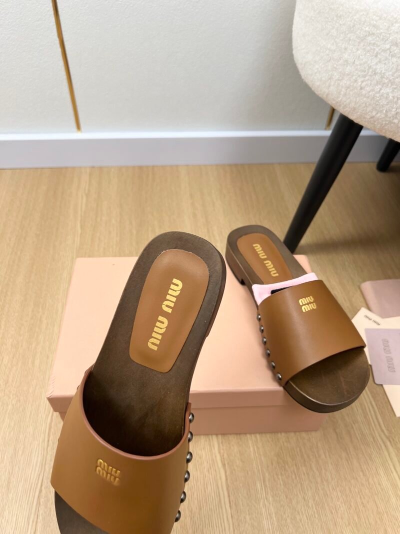 Zuecos de piel Miu Miu - Imagen 4