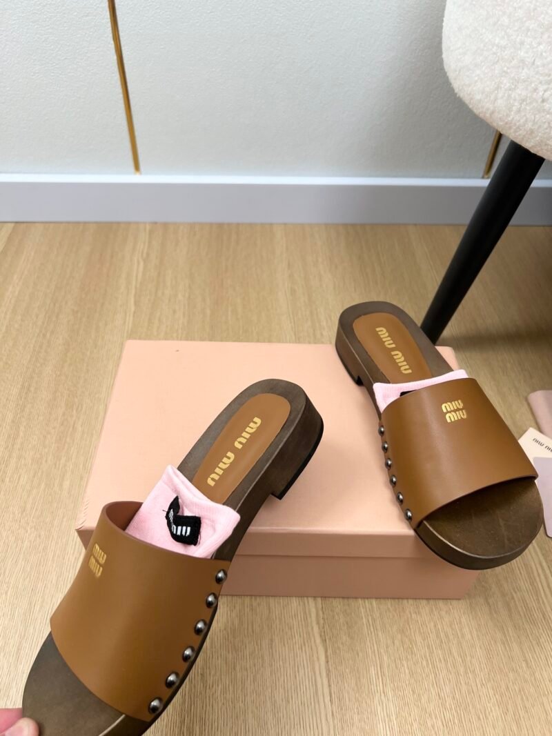 Zuecos de piel Miu Miu - Imagen 5